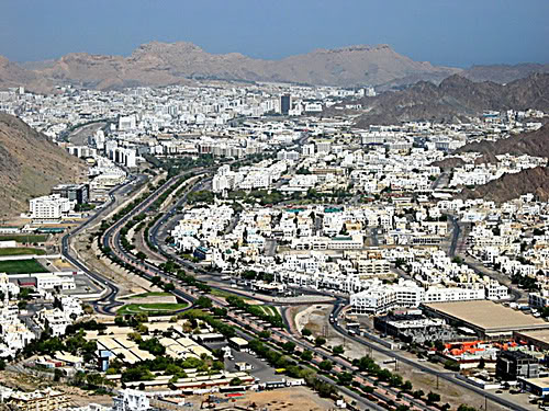 Oman Reduces Minimum Wage Requirement for expats bringing in Families
